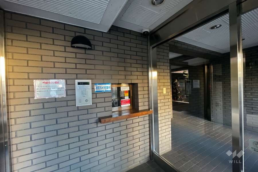 エントランスはオートロック付きです。