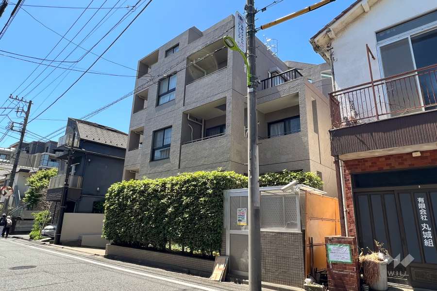 サーパス祖師谷大蔵の外観(北東側から)