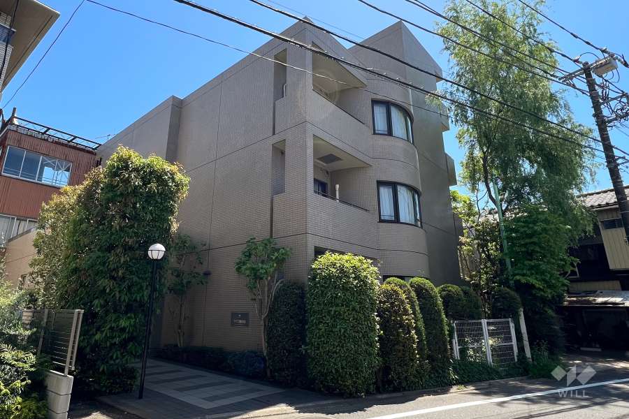 サーパス祖師谷大蔵の外観(北西側から)