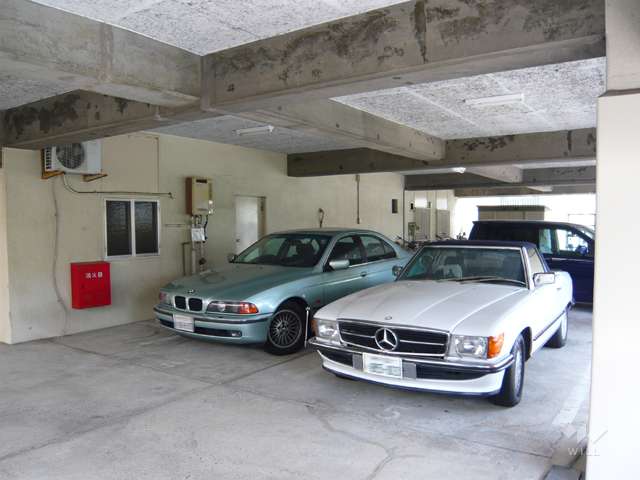 屋内駐車場