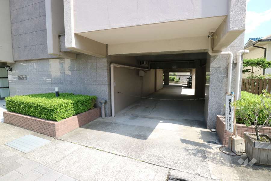駐車場出入り口