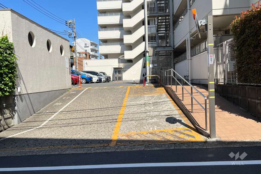 駐車場の出入り口