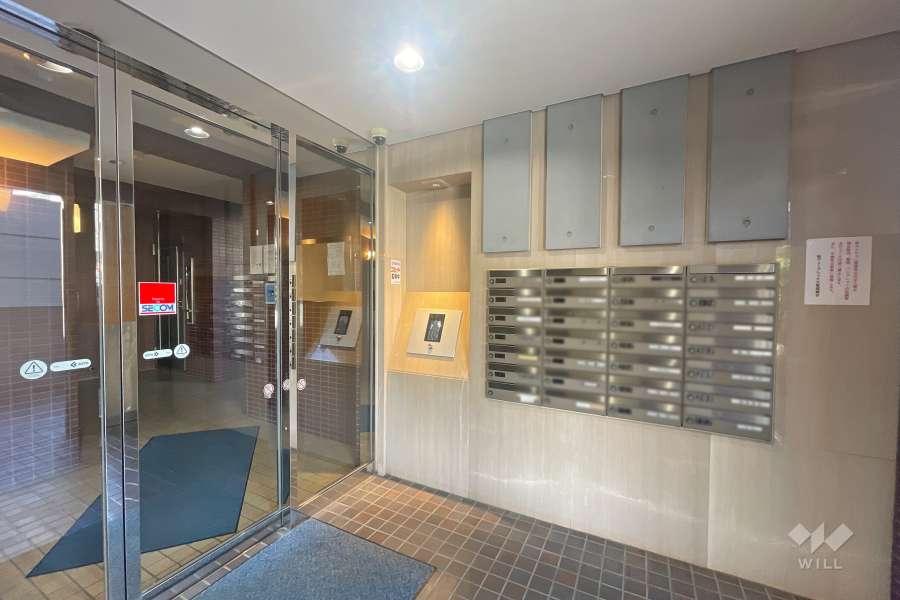 エントランスはオートロック付きです。