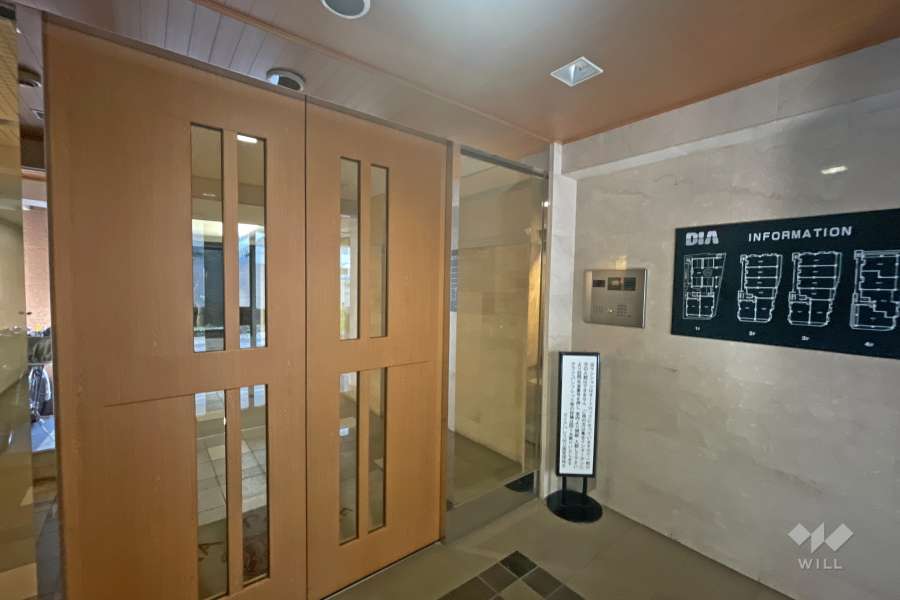 エントランスはオートロック付きです。