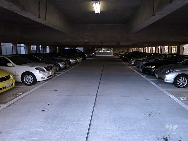 屋内の駐車場