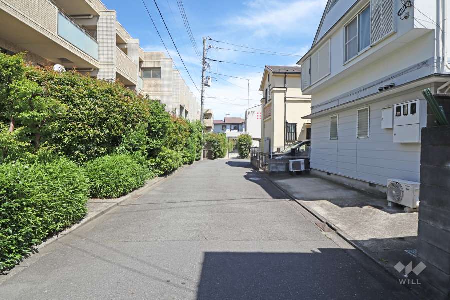 敷地南側の前面道路