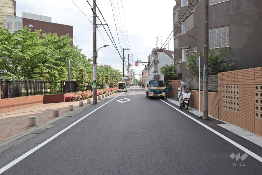 敷地南東側の前面道路