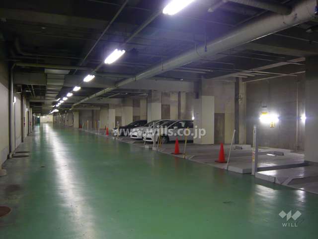 屋内にある敷地内駐車場（機械式）