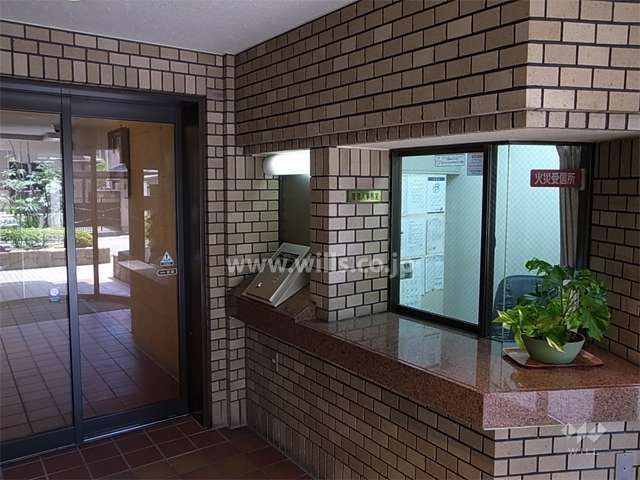 エントランスはオートロック付きです。