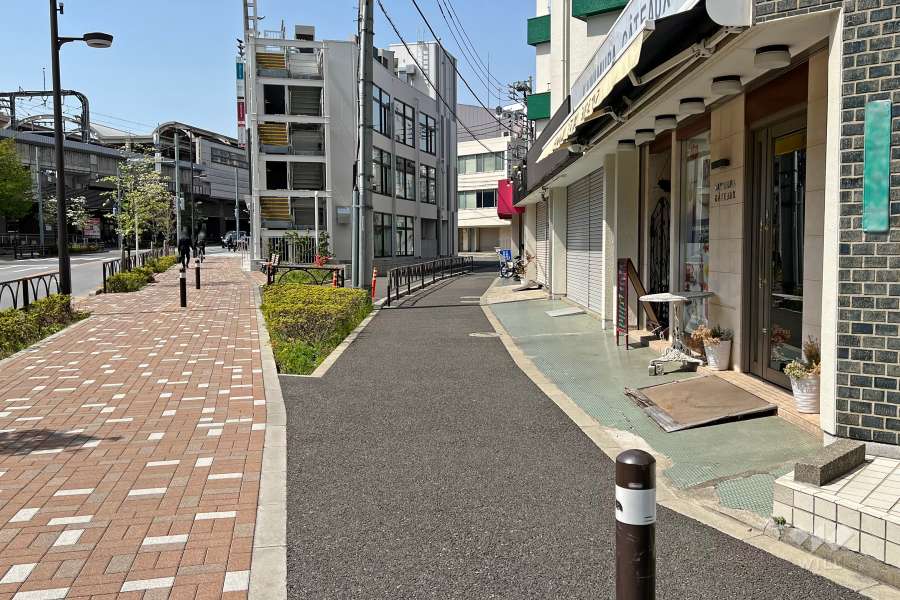 敷地南側の前面道路