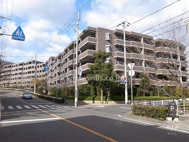 ロイヤルアーク芦屋の外観（南東側から）