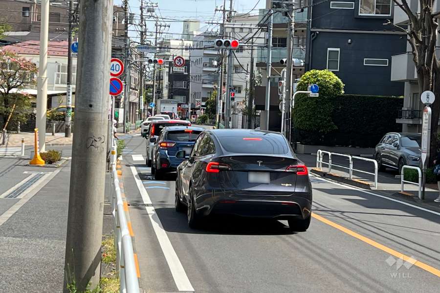 敷地北側の前面道路（東側から）