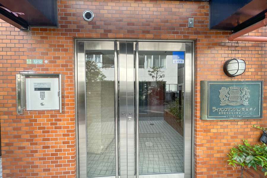 エントランスはオートロック付きです。