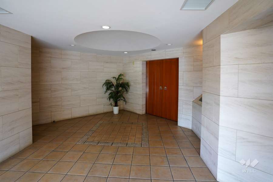 エントランスはオートロック付きです。