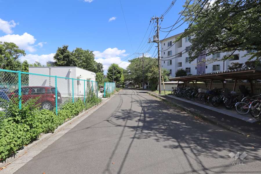 敷地北東側の前面道路