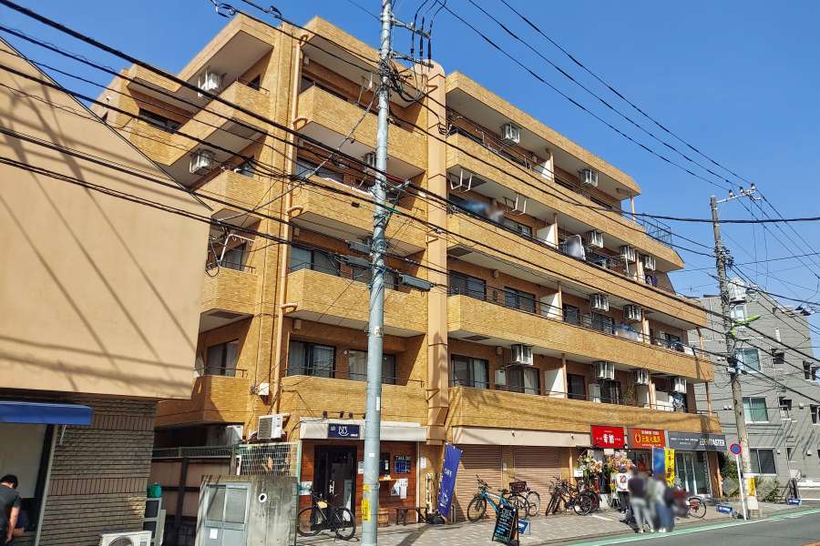 ライオンズマンション千歳烏山の外観（南側から）