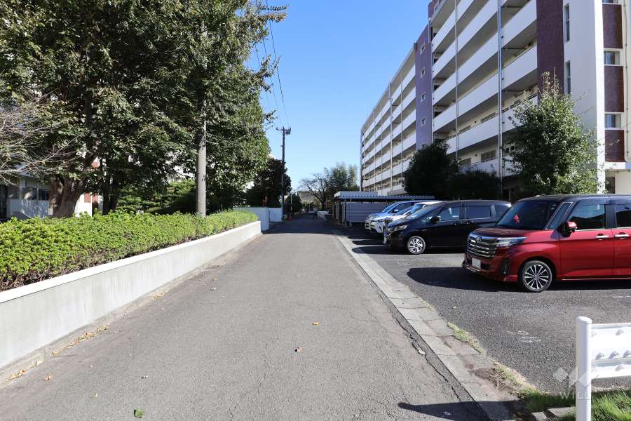 敷地北側の前面道路