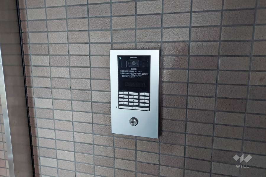 エントランスはオートロック付きです。