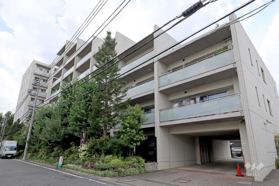 グランドメゾン千歳烏山の外観(北東側から)