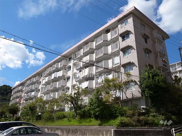 中山五月台住宅24号棟の外観（南東側から）