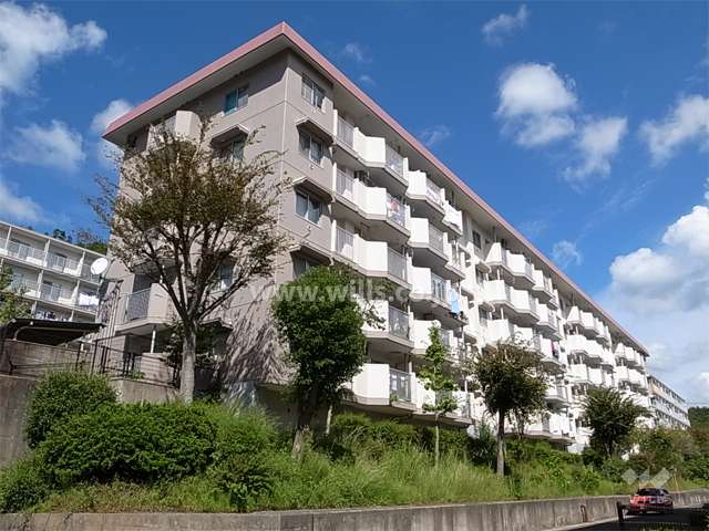 中山五月台住宅24号棟の外観（南西側から）