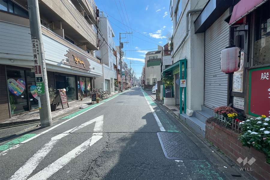 敷地東側の前面道路