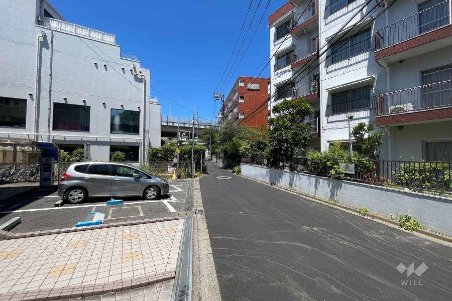 敷地南側の前面道路