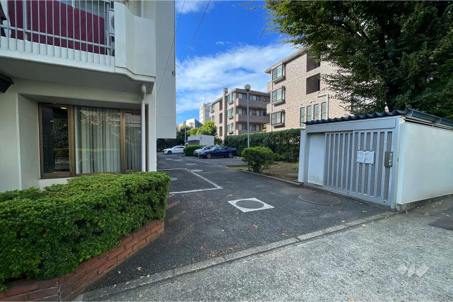 駐車場の出入り口・敷地内駐車場（屋外平面式）