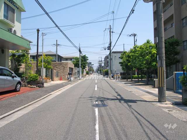 敷地北側の前面道路