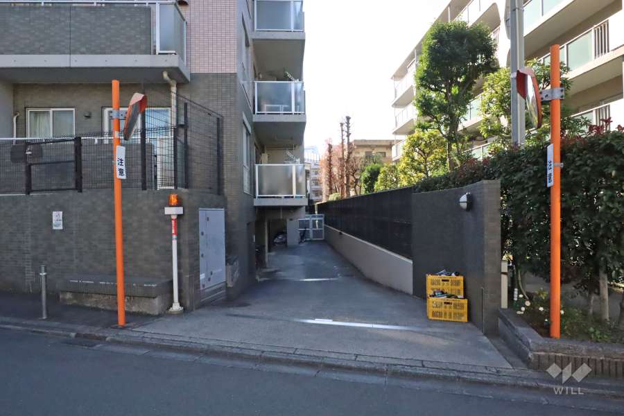 駐車場の出入り口