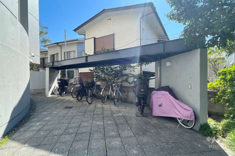 駐輪場とバイク置場