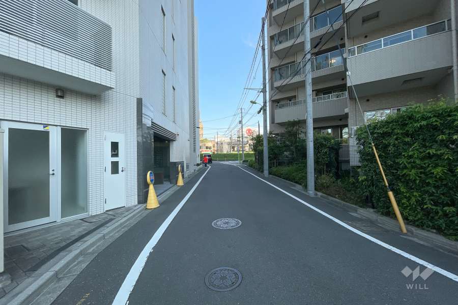 敷地東側の前面道路