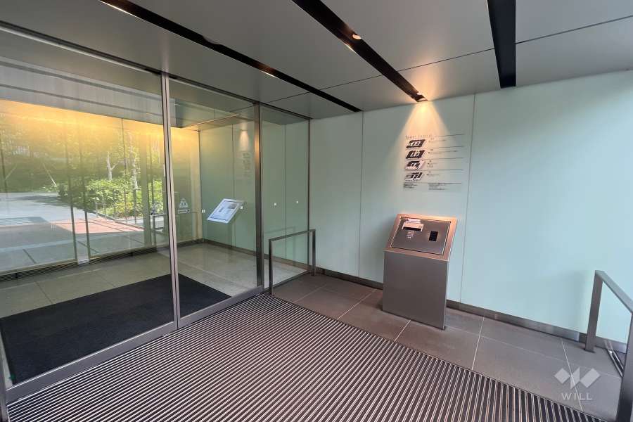 エントランスはオートロック付きです。