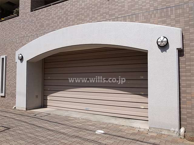 敷地内駐車場（シャッター付き）