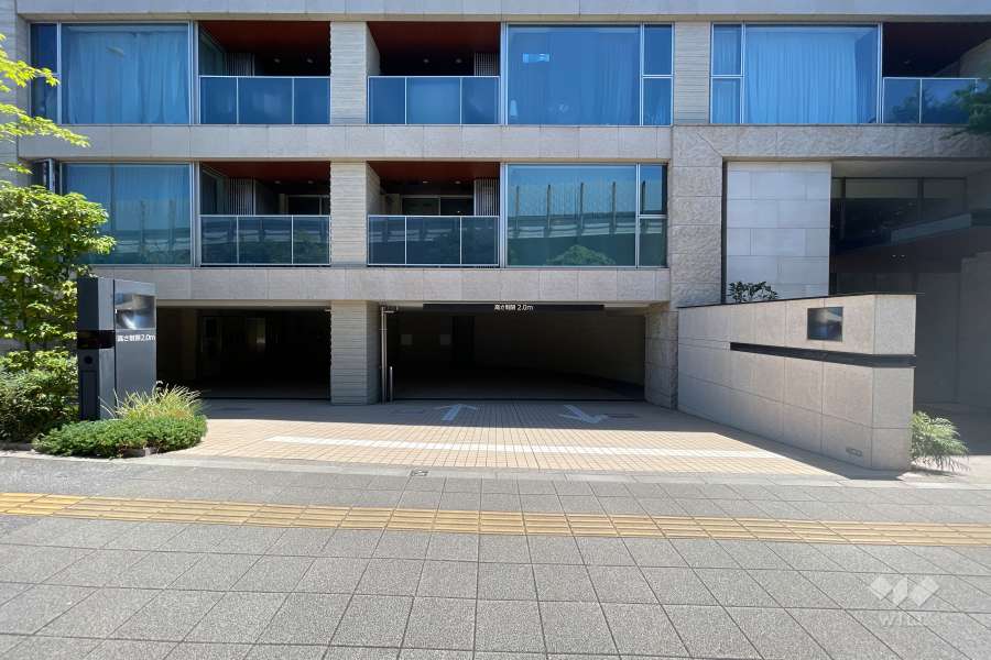 駐車場の出入り口