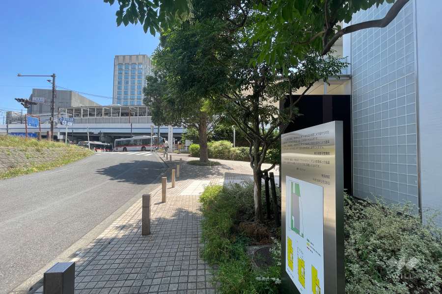 敷地北側の前面道路（西側から）