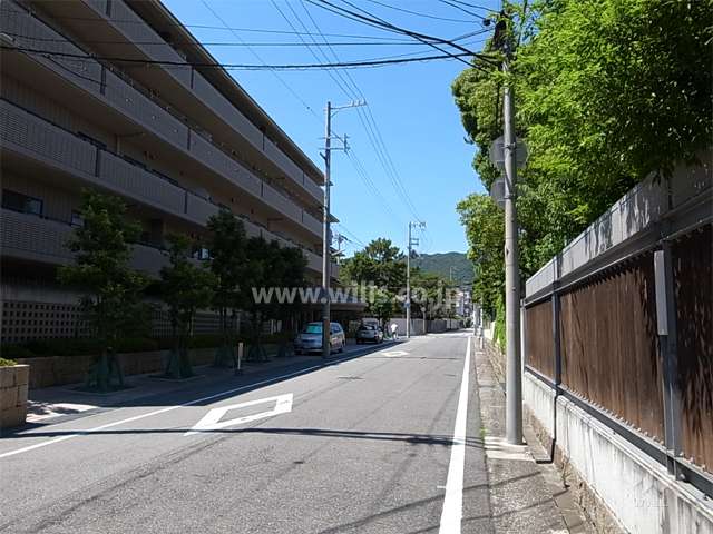 周辺は区画の整った閑静な住宅地です。