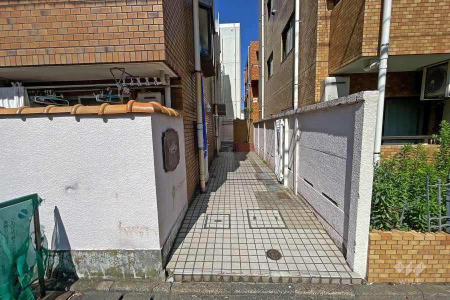 敷地の入り口