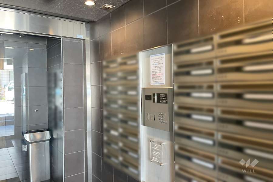 エントランスはオートロック付きです。