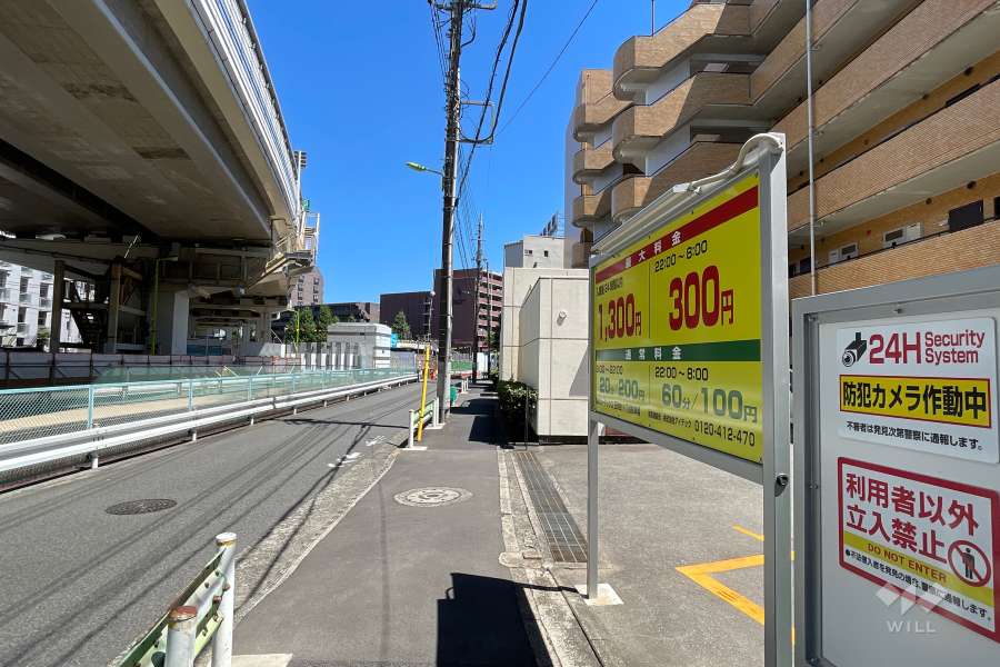 敷地北側の前面道路（西側から）