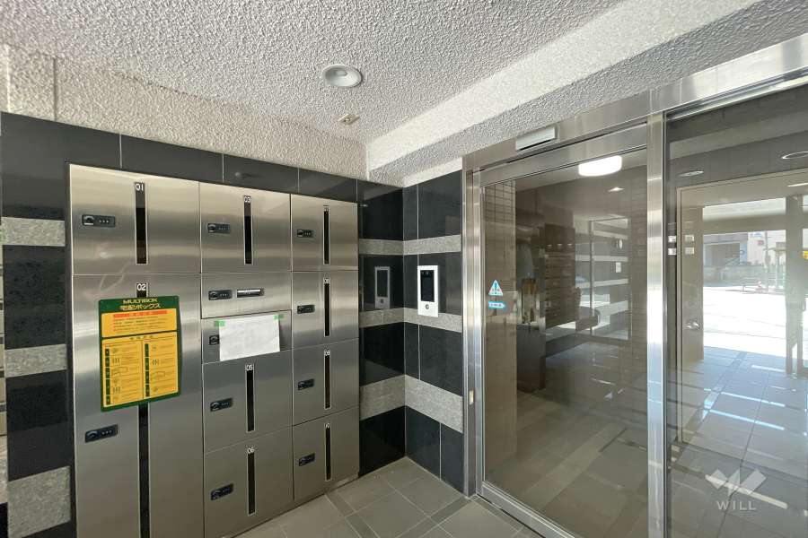 エントランスはオートロック付きです。　