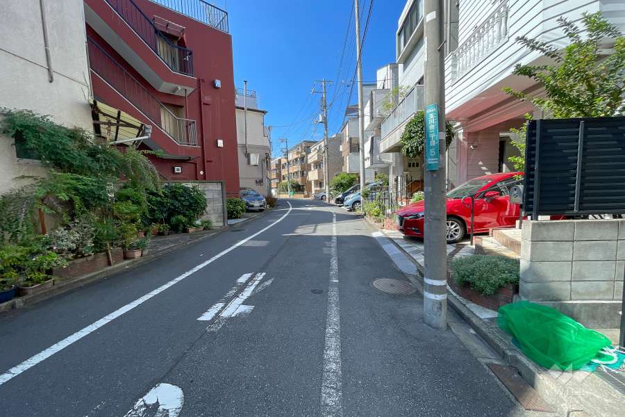 敷地南東側の前面道路　