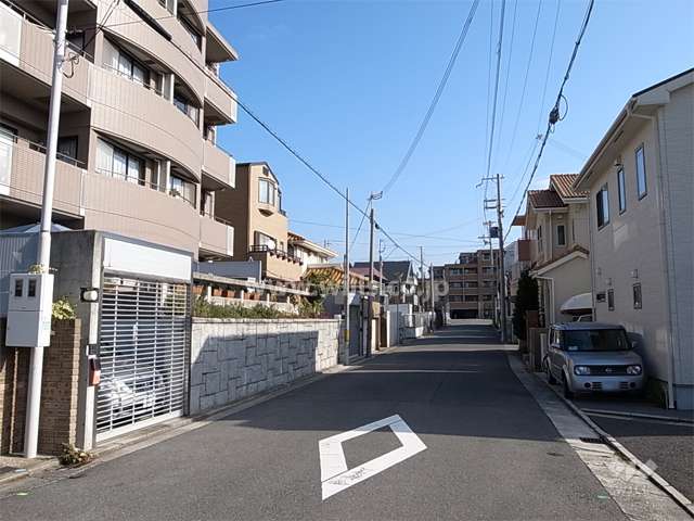 敷地南側の前面道路