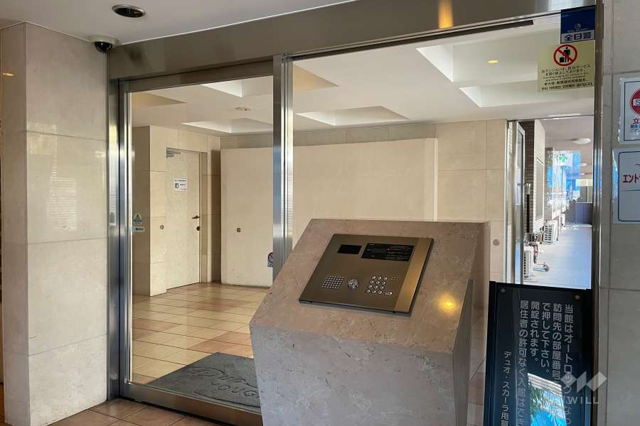 エントランスはオートロック付きです。