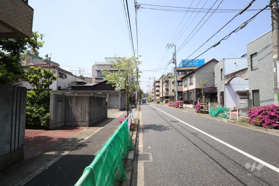 敷地北側の前面道路