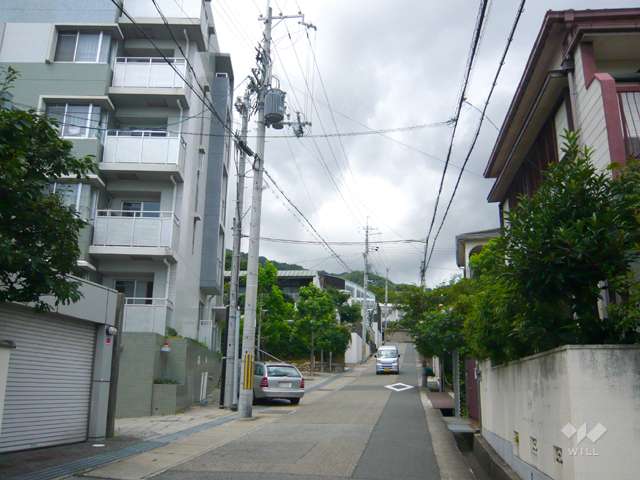 周辺は閑静な住宅街です。