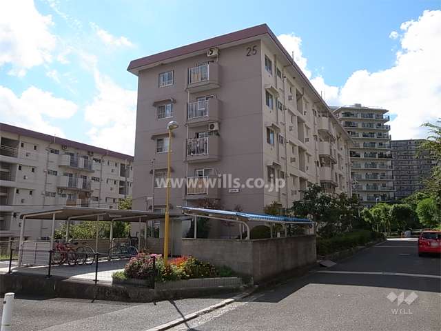 中山五月台住宅25号棟の外観（北東側から）