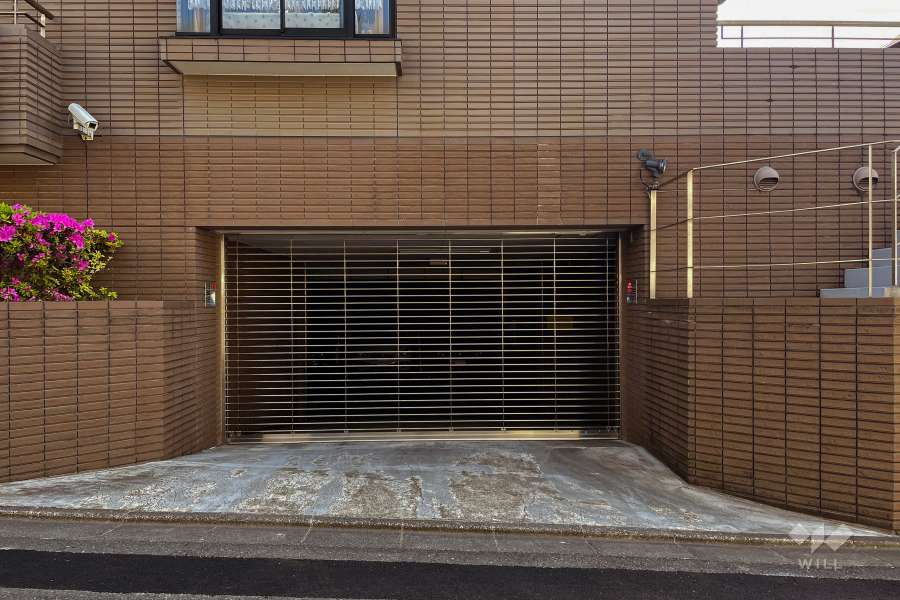 駐車場の出入り口（リングシャッター付き）
