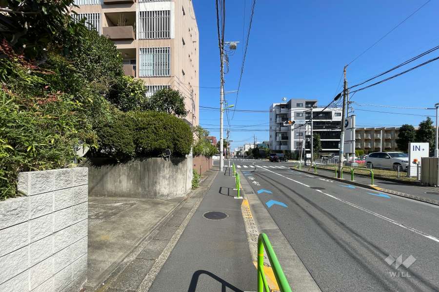 敷地東側の前面道路