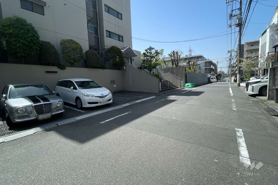 敷地北東側の前面道路
